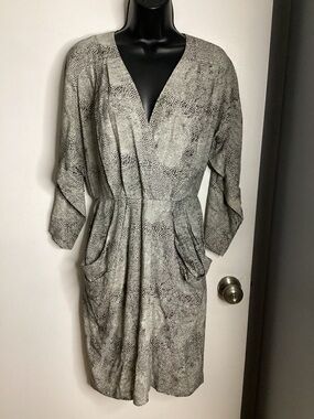 Vtg Deadstock Printed V-Neck Midi Dress with Waist Detail and Pockets S